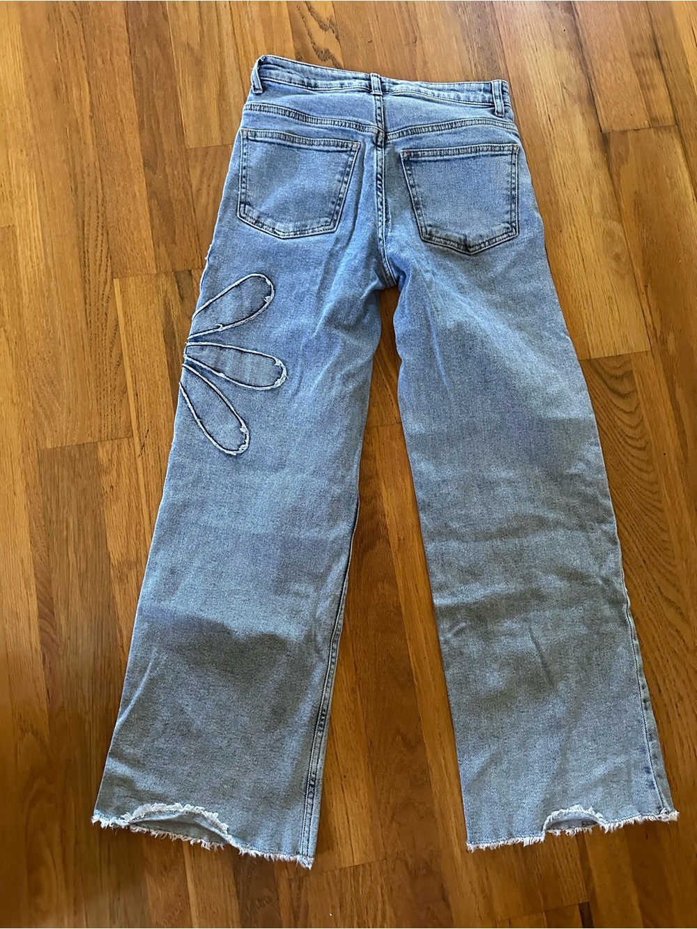 Light Blue Straight-Leg Women's Jeans with Daisy Stitch Detail - Picture 5 of 8